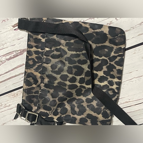 COACH packable crossbody cheetah print purse - Picture 4 of 9